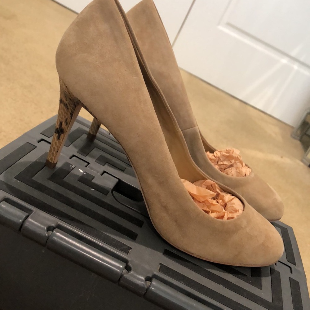 Shoes - Picture 3 of 7